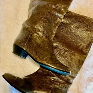 Elegant Textured Brown Heeled Boots